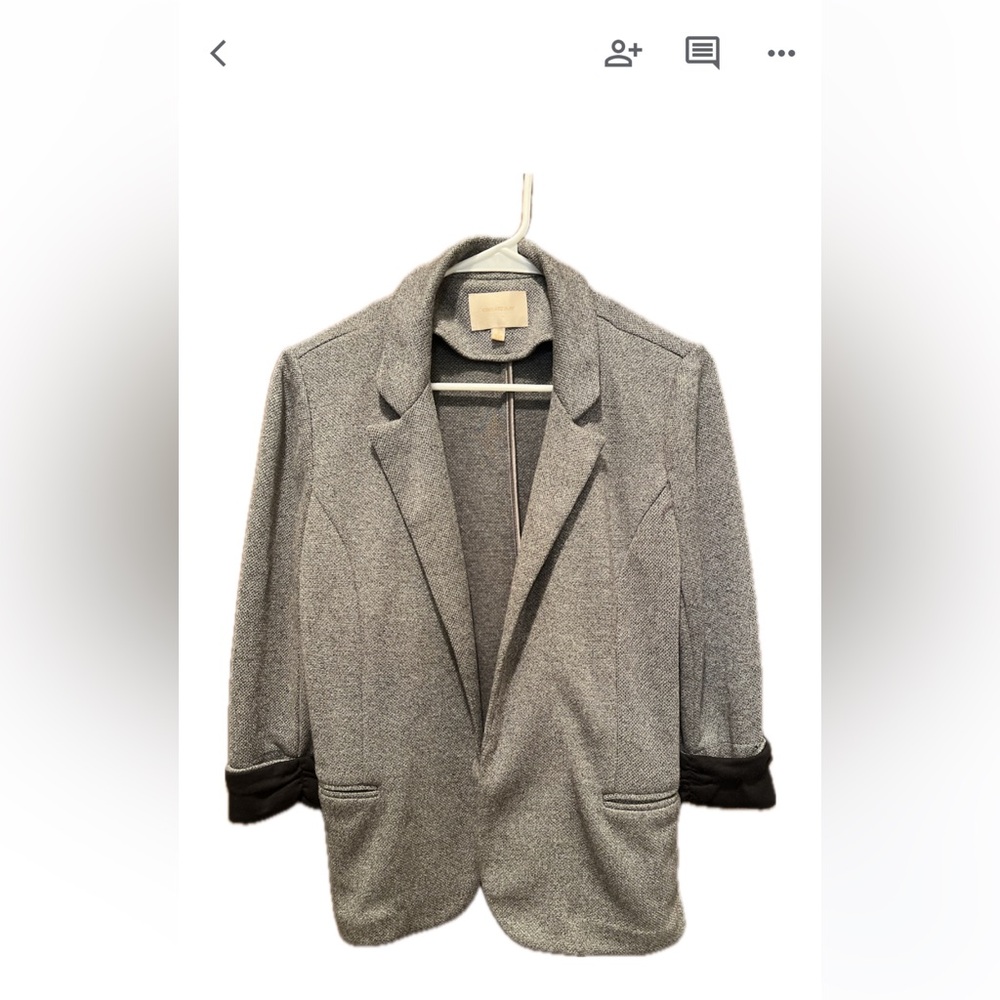 Woman’s petite size gray blazer